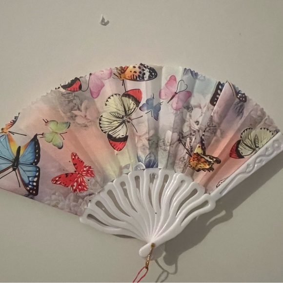 Always Have your fans on style 🪭🪭🪭 for 5️⃣ - Picture 8 of 13